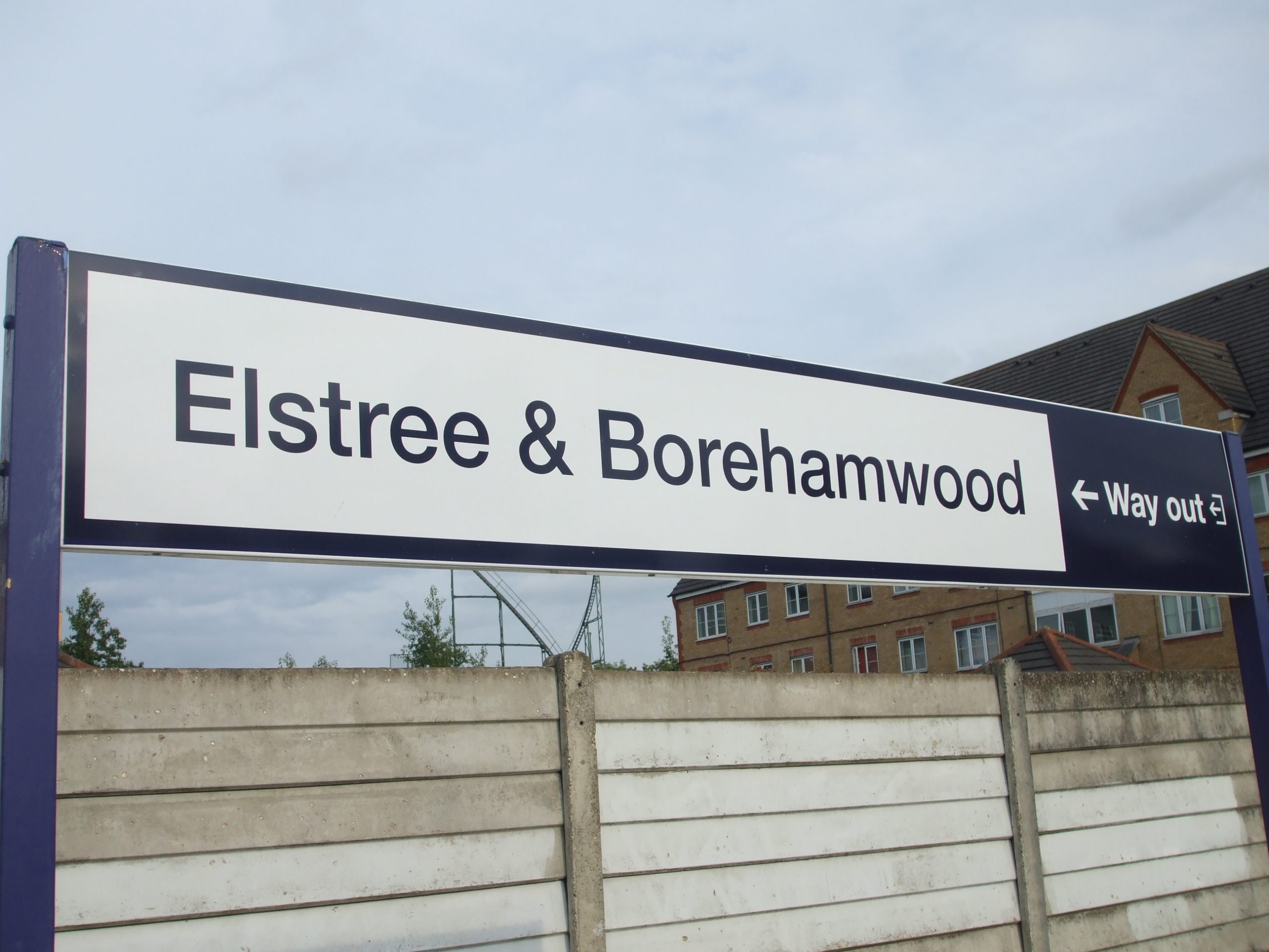 Elstree_&_Borehamwood_stn_signage_2012